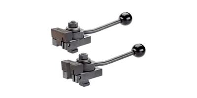 Nedtryckande spännelement, böjd spännarm